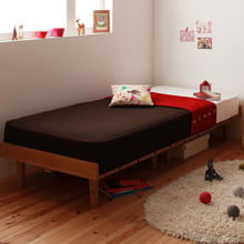 褐色に映える天然木材 ショート丈北欧デザインベッド (セミシングル